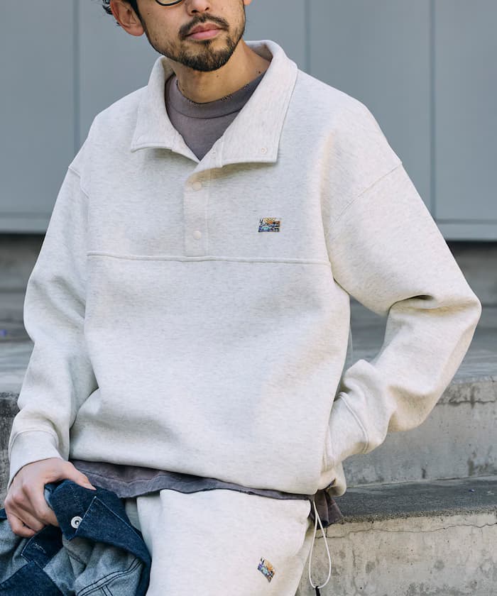 ライトグレー