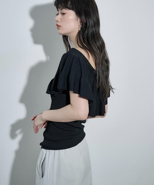 106073709b_b_37_500.jpg