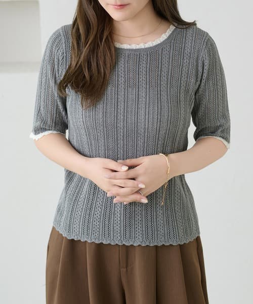 グレー