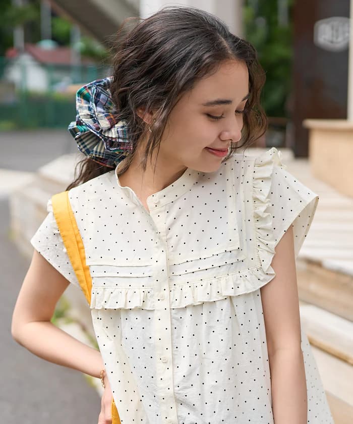 オフホワイト