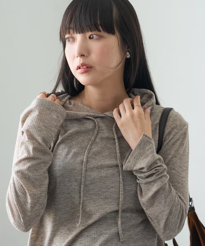 ベージュ