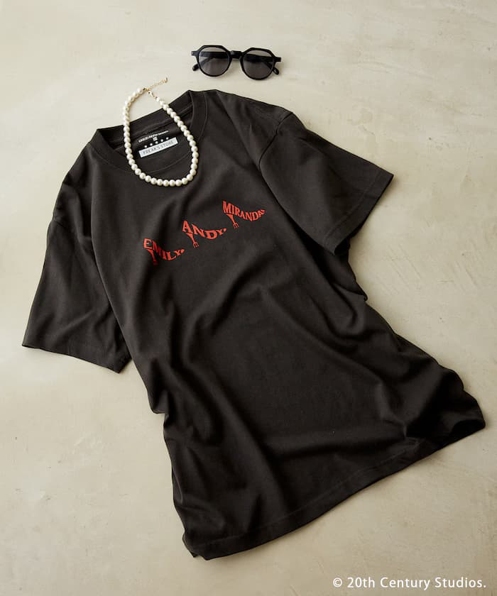 FREAK'S STORE 聯名限定 《穿著Prada的惡魔》紅色高跟鞋圖案短袖T恤