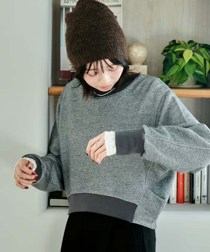 チャコールグレー