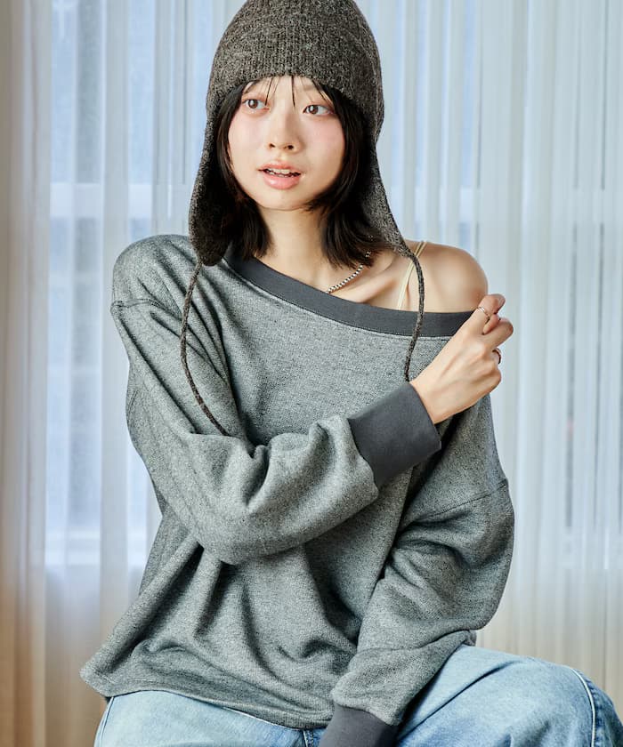チャコールグレー