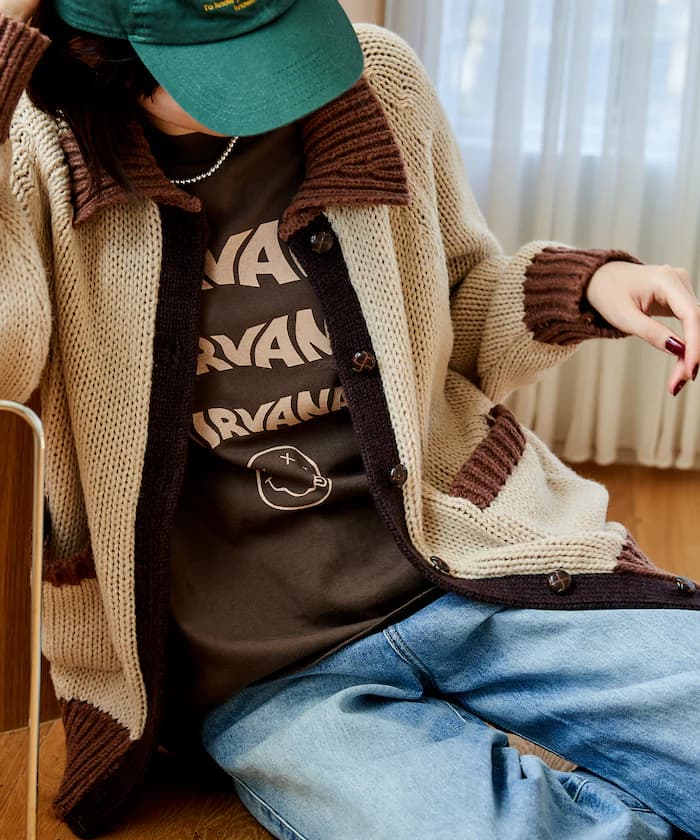 オフホワイト