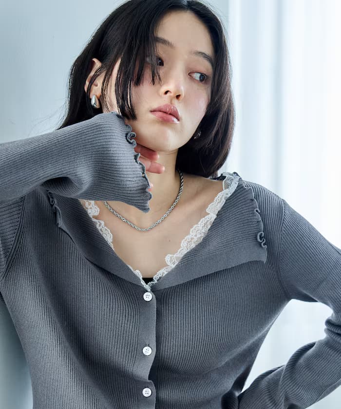 グレー