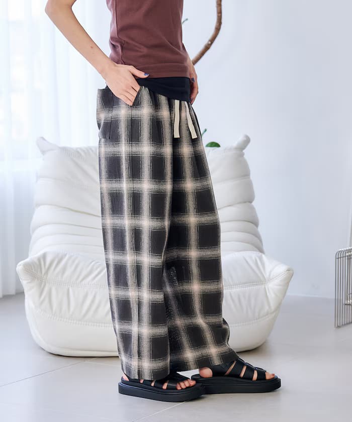 チャコールグレー