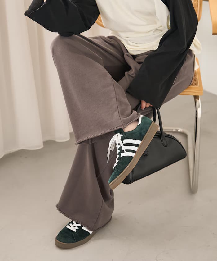 チャコールグレー