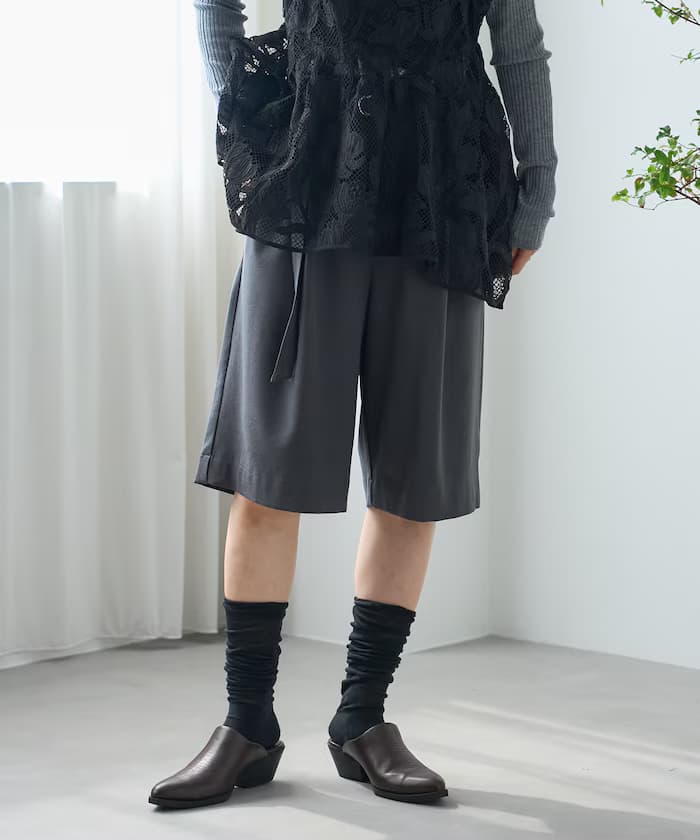 チャコールグレー