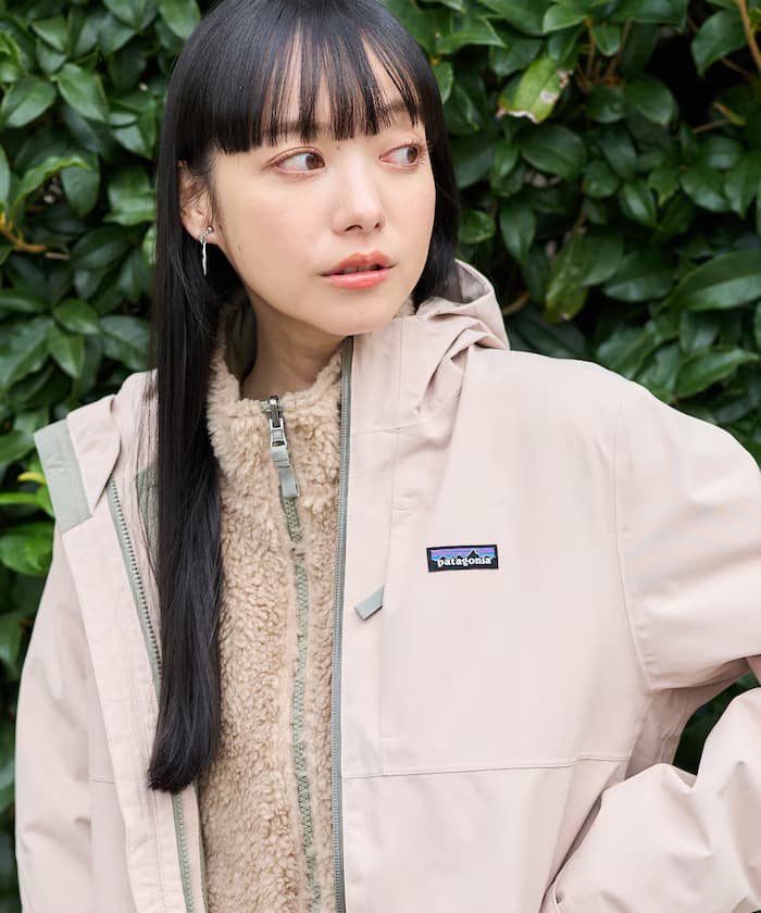 ベージュ