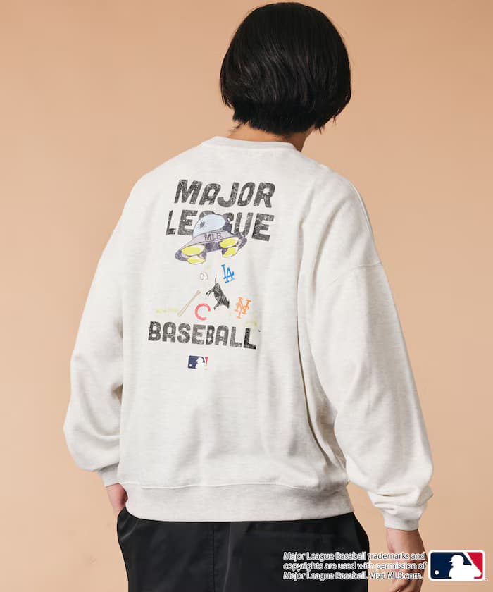グレー