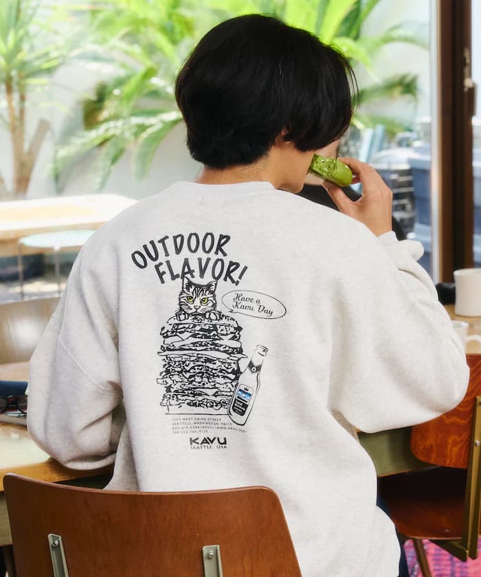 グレー