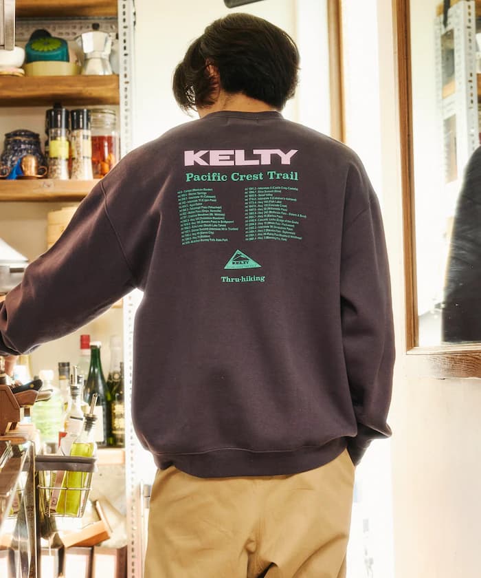チャコールグレー