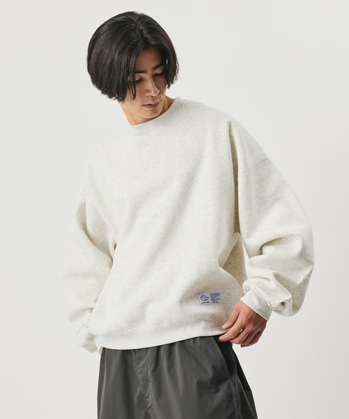 グレー