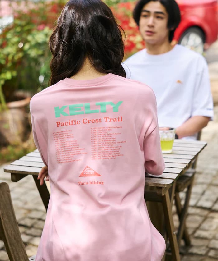 KELTY×FREAK'S STORE 聯名限定 寬版 巡迴標誌 背面印花 圓領T恤【限定款】