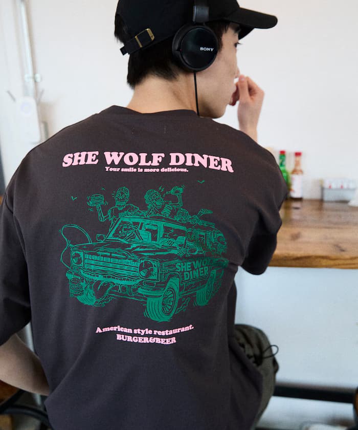 チャコールグレー