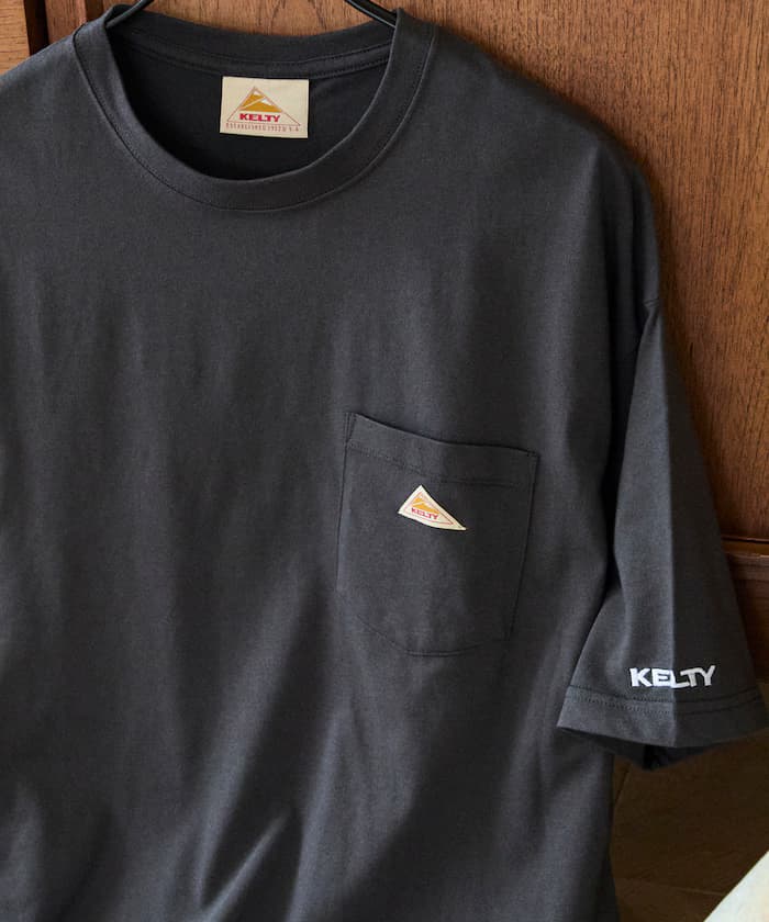KELTY×FREAK'S STORE 聯名限定 小標誌 復古Logo 圓領 口袋T恤【限定款】