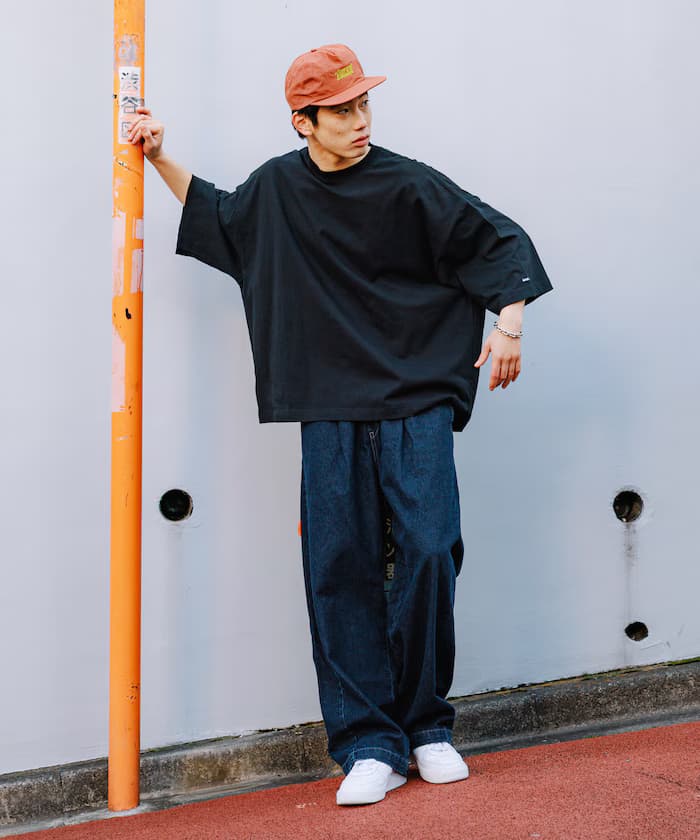 ブラック