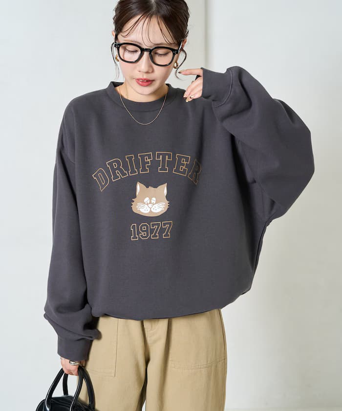 チャコールグレー