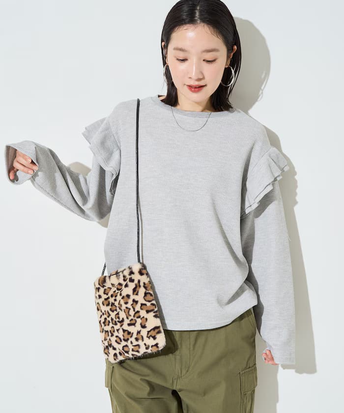 グレー
