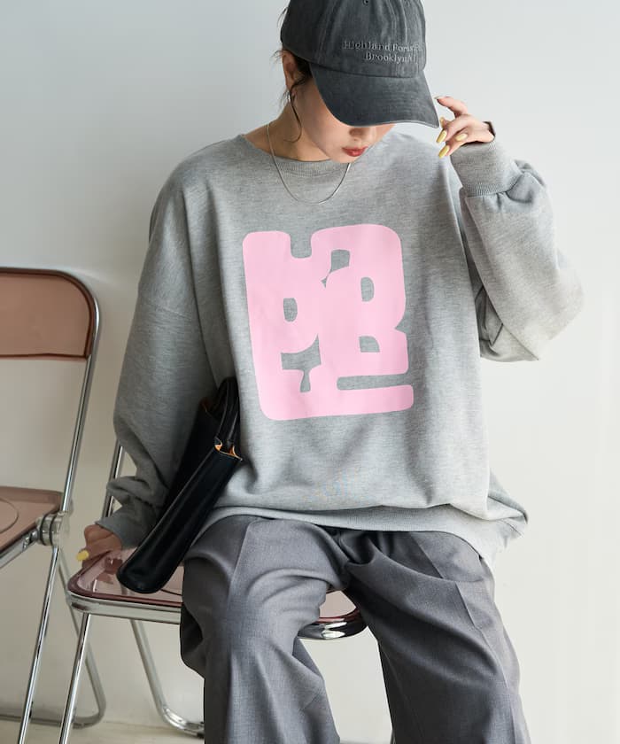 グレー
