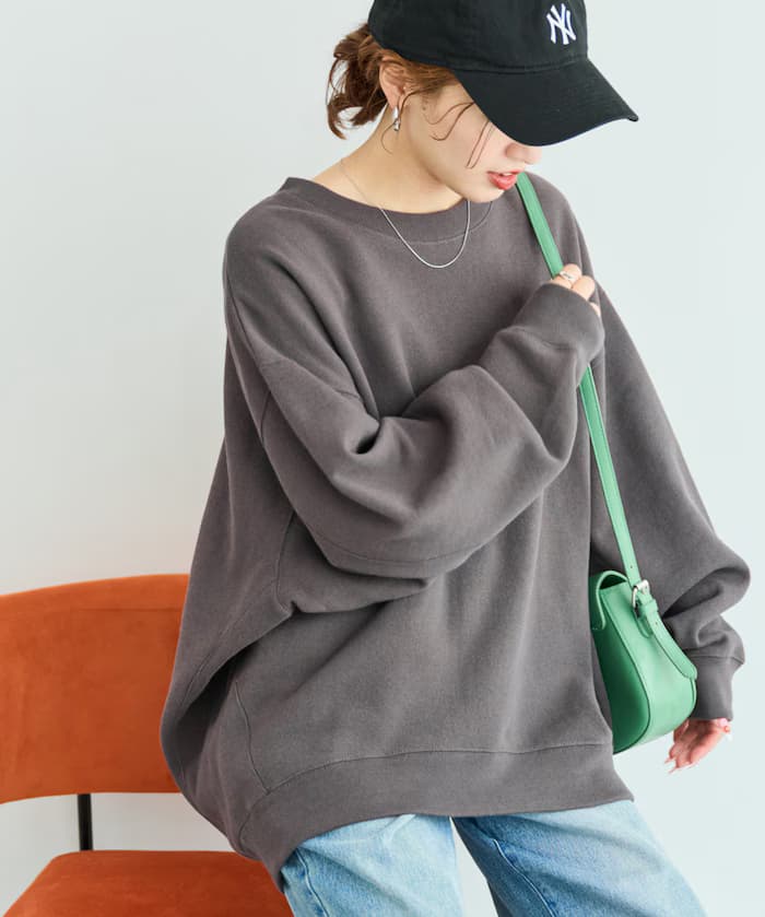 チャコールグレー