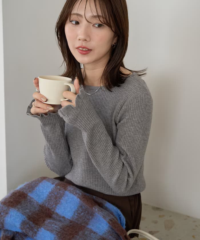 グレー