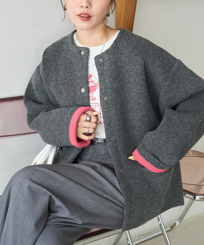チャコールグレー