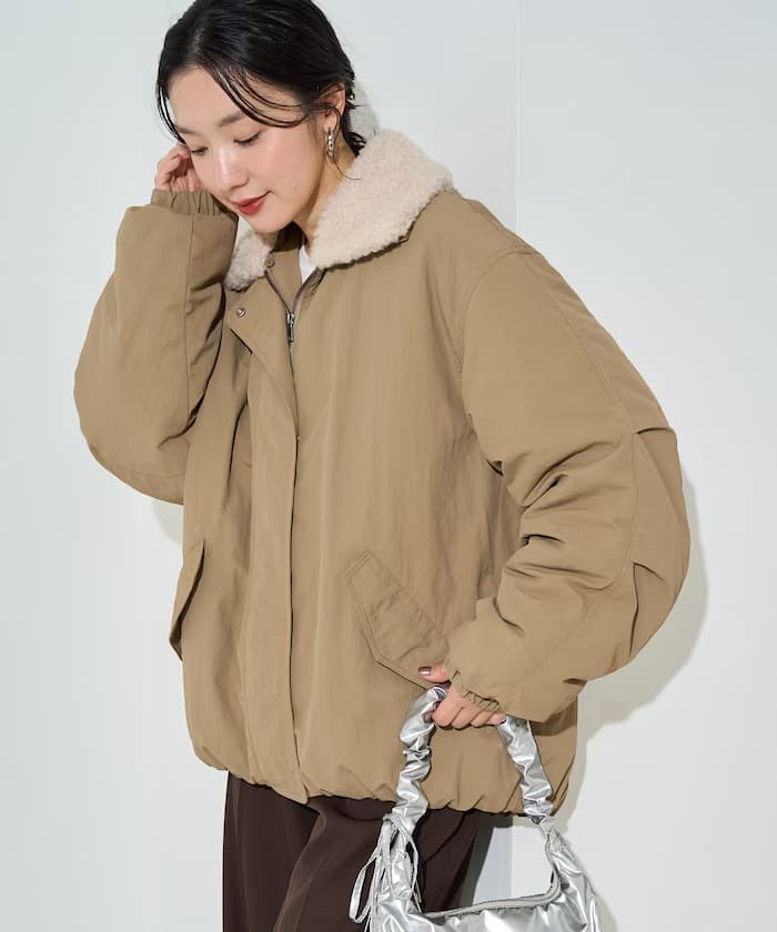 ベージュ
