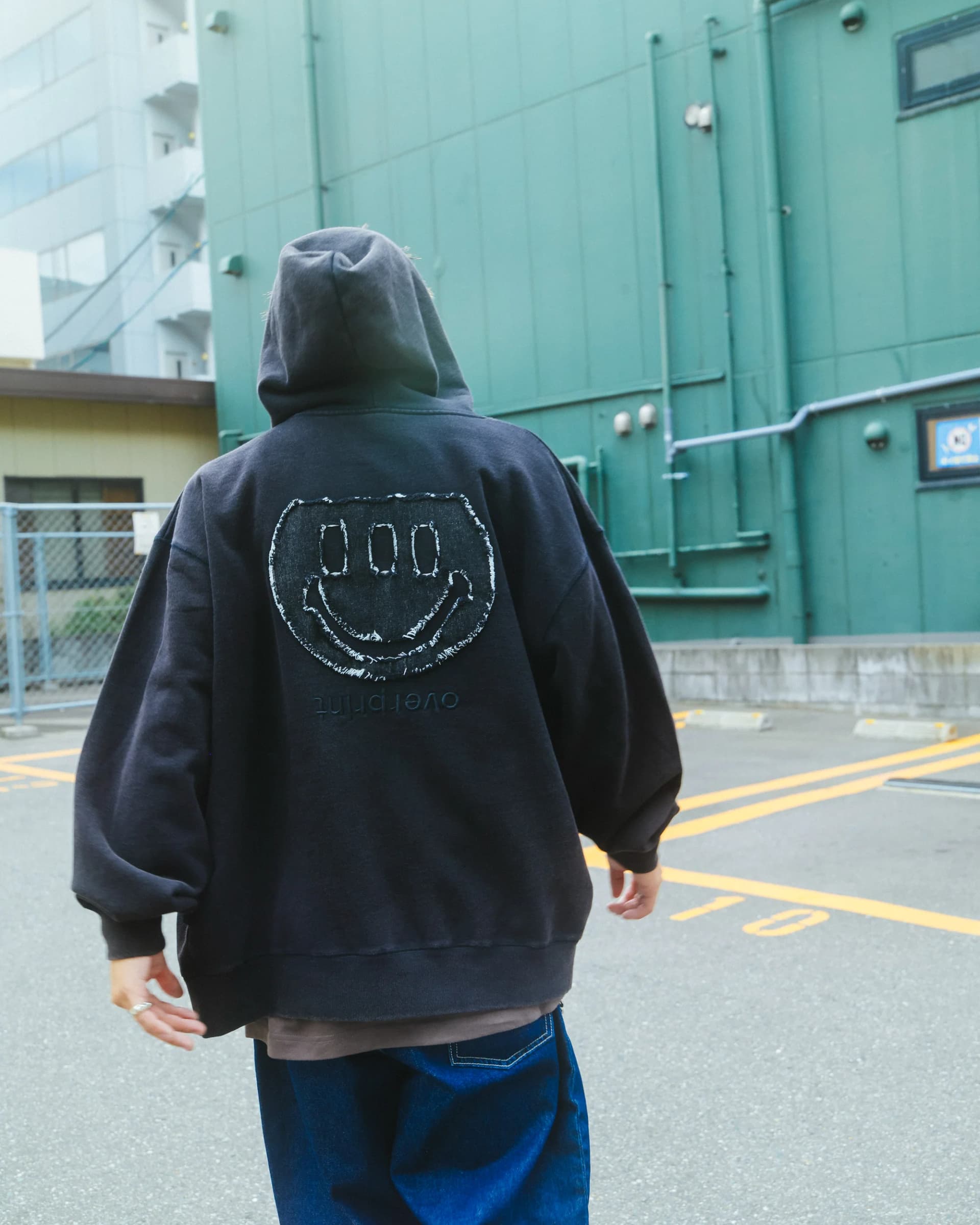 ICONIC Zip Hoodie - 250912_OP_02006.jpg
