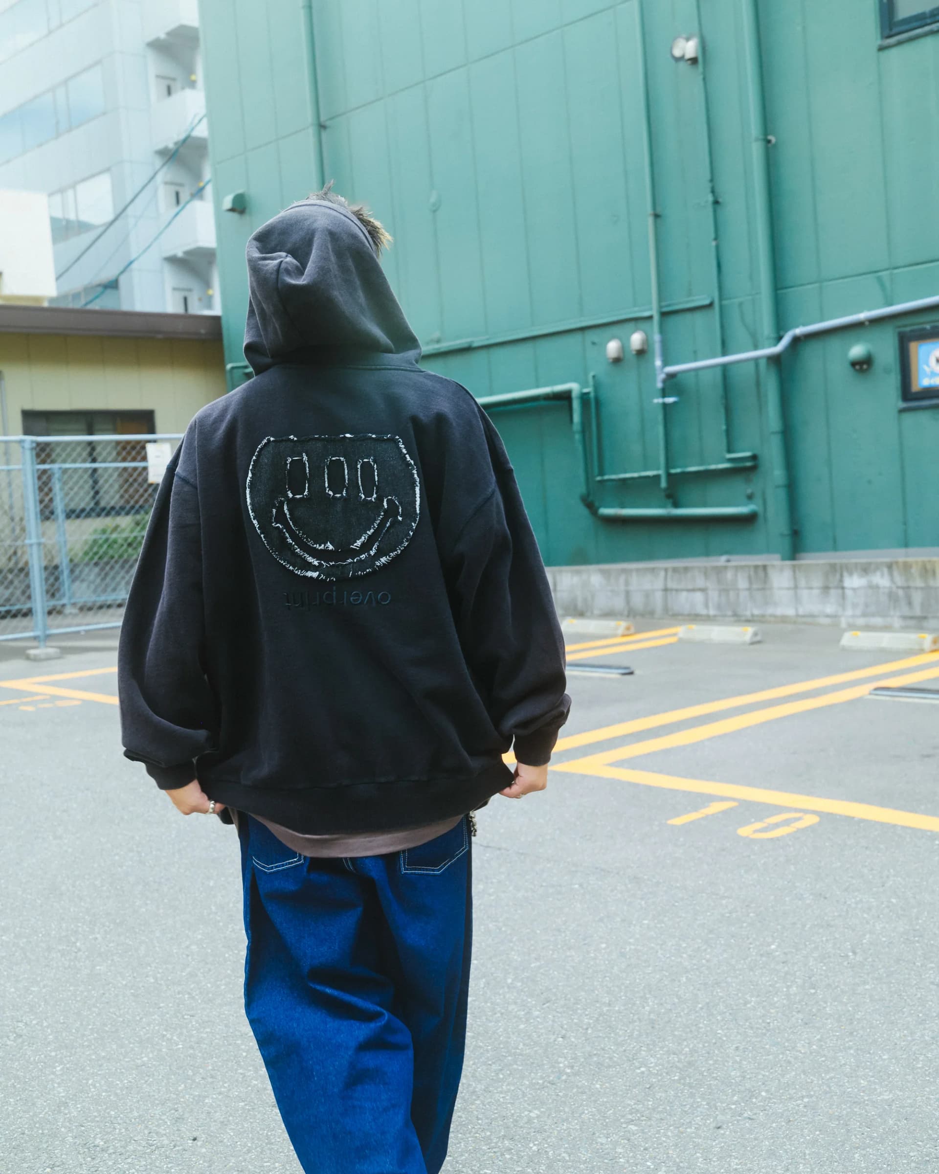 ICONIC Zip Hoodie - 250912_OP_02008.jpg