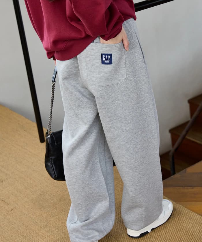 ライトグレー