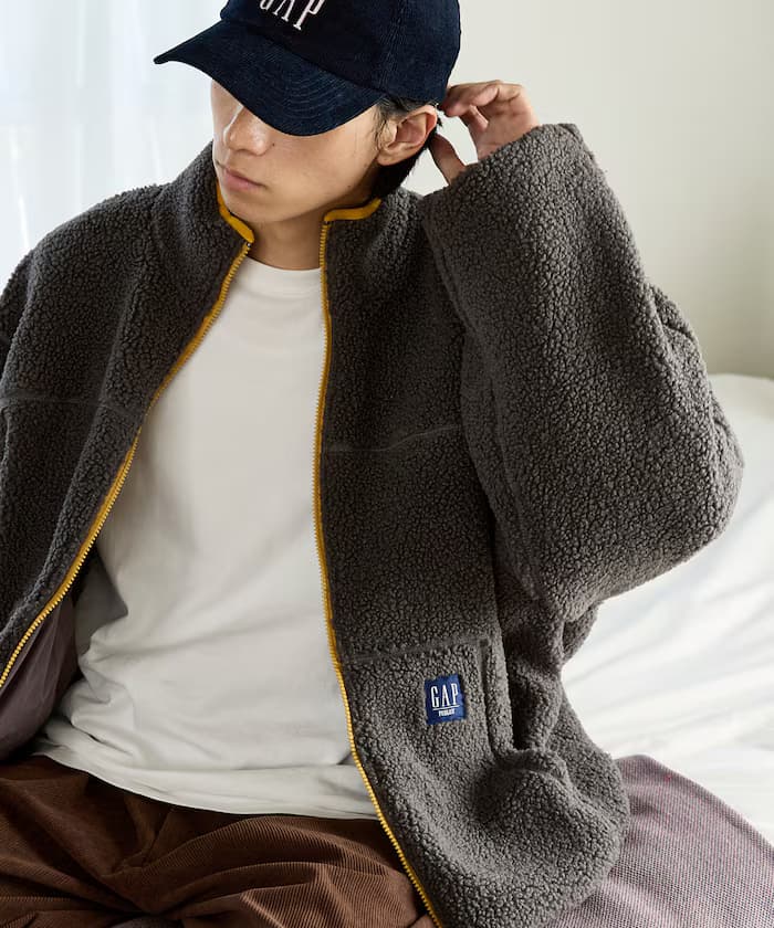 グレー