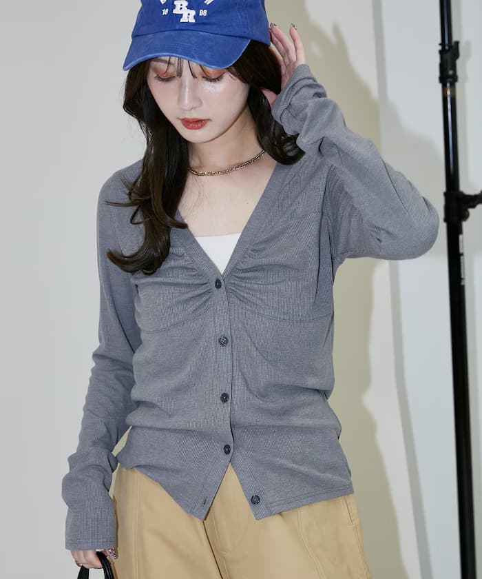 グレー