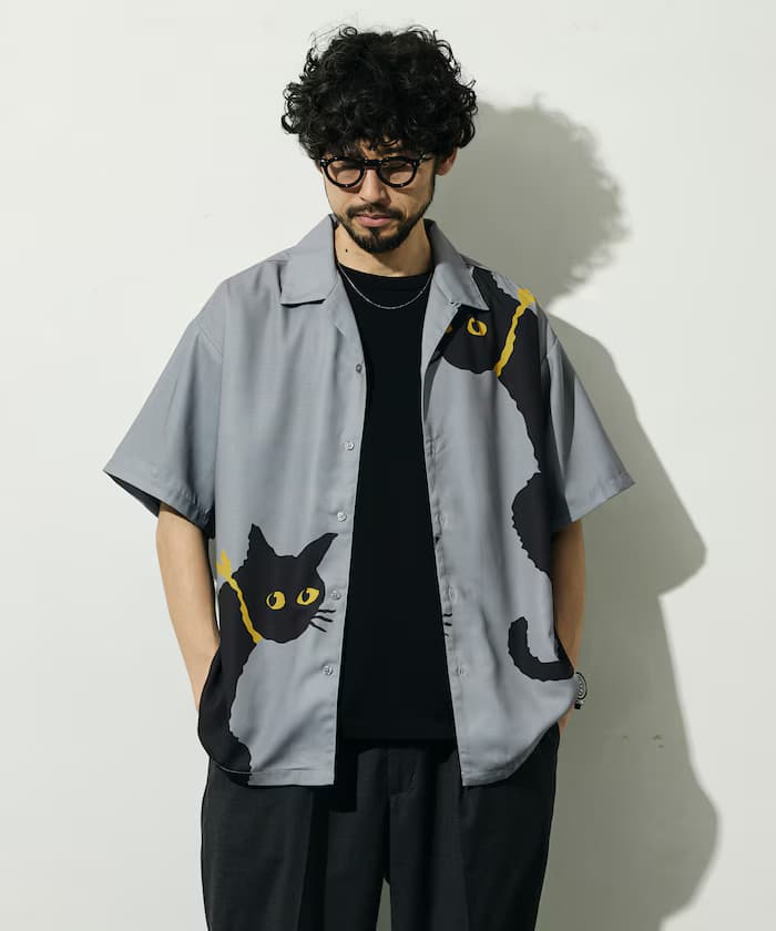 グレー
