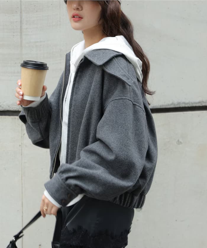 チャコールグレー