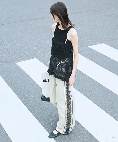 ベージュ