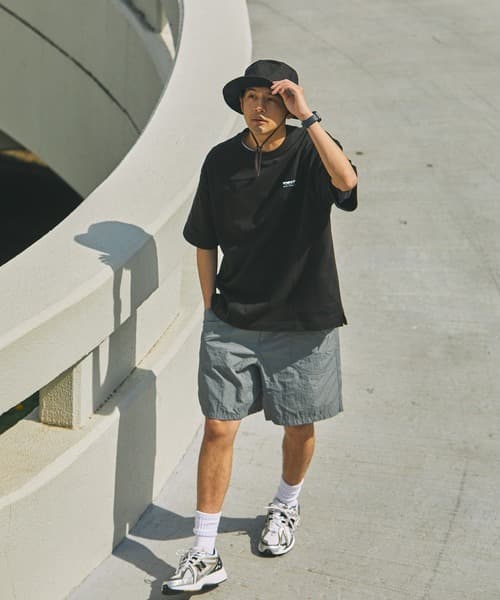 83469789b_b_92_500.jpg