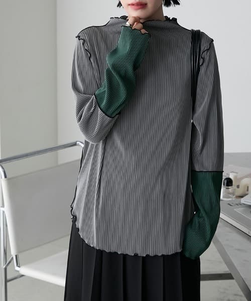 グレー