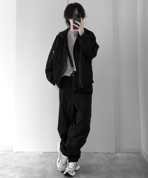 98578573b_b_21_500.jpg