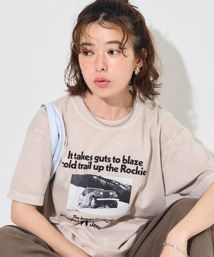 ベージュ