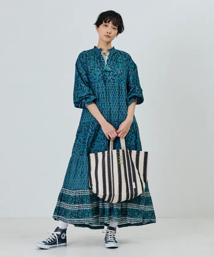 ブルー