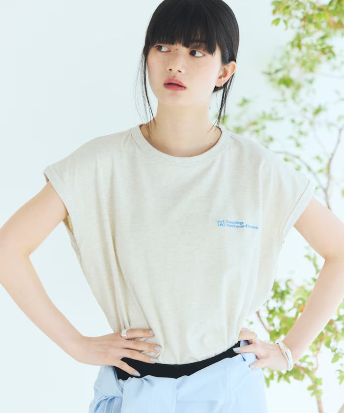オフホワイト