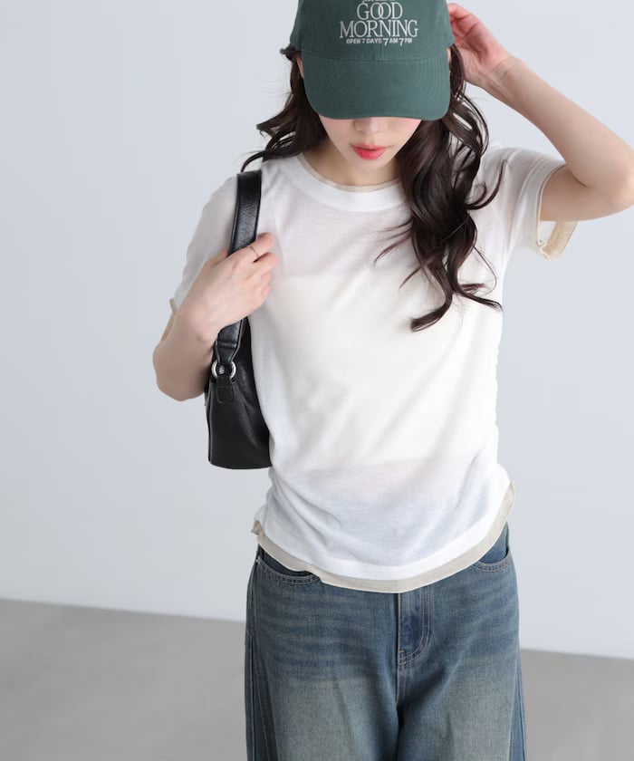 オフホワイト