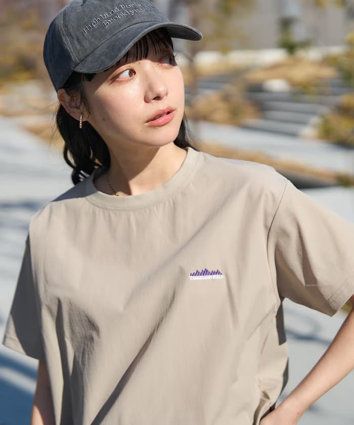 ベージュ