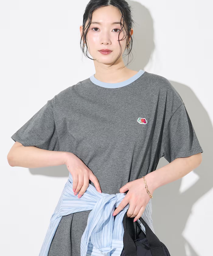 チャコールグレー