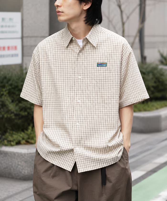 ベージュ