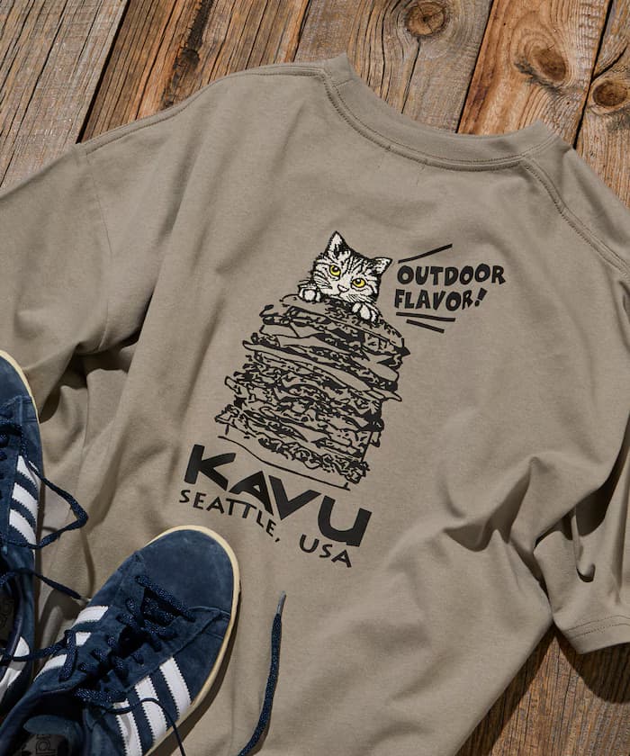 KAVU×FREAK'S STORE 聯名限定 寬版 背面漢堡貓咪刺繡 圓領T恤【限定款】